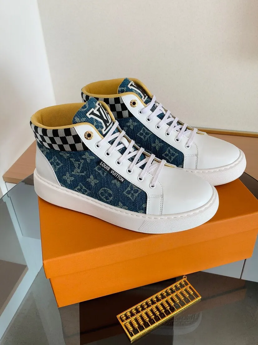 Factory price 440. [LV] Louis Vuitton's new high-top men's genuine leather casual shoes, foamed light sole. The highest version on the market, any comparison is welcome🆚! The original leather has excellent texture and is super high-end! Fetal sheep net lining imported from Italy, removable pad! Luxurious materials and fine workmanship, highly recommended! Code number: 38-44